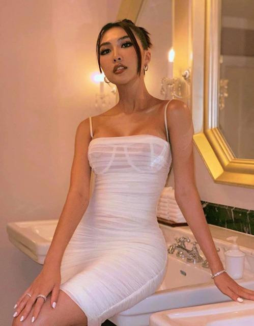 Cũng trong tiệc cưới của Thúy Vân, người đẹp Tường Linh khoe vóc dáng gợi cảm, vòng eo thon với thiết kế trắng gợi cảm. Tuy nhiên, phần thân trên quá mỏng khiến cô gặp sự cố trang phục khi đến dự tiệc cưới của người chị cùng tham gia mùa giải Miss Universe Vietnam 2019. Cũng trong tiệc cưới của Thúy Vân, người đẹp Tường Linh khoe vóc dáng gợi cảm, vòng eo thon với thiết kế trắng gợi cảm. Tuy nhiên, phần thân trên quá mỏng khiến cô gặp sự cố trang phục khi đến dự tiệc cưới của người chị cùng tham gia mùa giải Miss Universe Vietnam 2019.