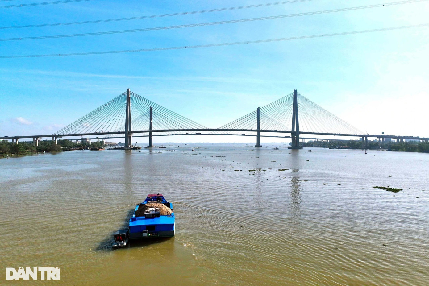 Đây là dự án trọng điểm quốc gia, công trình giao thông đường bộ cấp đặc biệt, tổng mức đầu tư của dự án là hơn 5.003 tỷ đồng bằng nguồn vốn đầu tư ngân sách Nhà nước. Sau khi đi vào hoạt động, cây cầu sẽ giúp thông thương giữa trung tâm kinh tế thương mại phía Nam và các tỉnh ĐBSCL thuận lợi hơn.