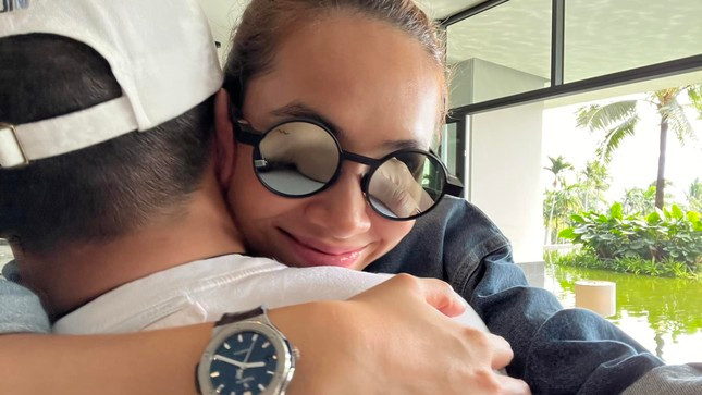 Á hậu Hoàng My đăng ảnh bạn trai giấu mặt. Á hậu Hoàng My đăng ảnh bạn trai giấu mặt.