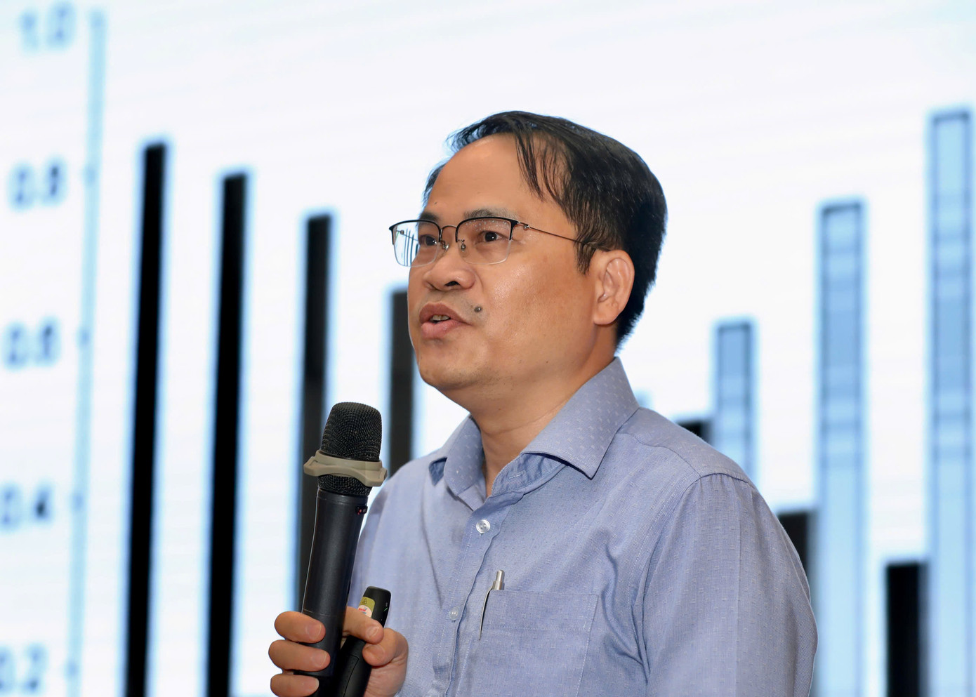 TS.DS. Nguyễn Quốc Bình - Phó Giám đốc Bệnh viện Chợ Rẫy - phát biểu trong hội thảo diễn ra tại Đại học Y dược TPHCM. TS.DS. Nguyễn Quốc Bình - Phó Giám đốc Bệnh viện Chợ Rẫy - phát biểu trong hội thảo diễn ra tại Đại học Y dược TPHCM.