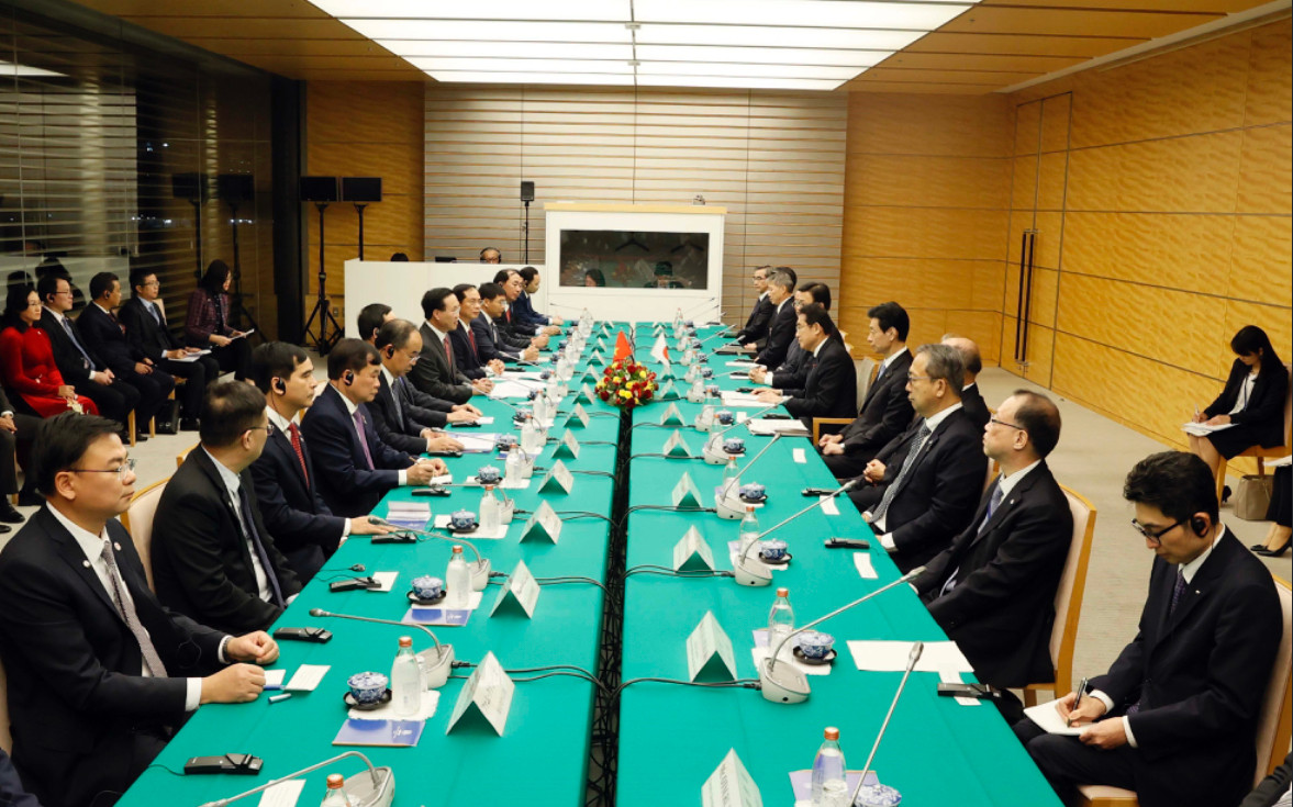 Chủ tịch nước Võ Văn Thưởng hội đàm với Thủ tướng Nhật Bản Kishida Fumio. (Ảnh: Thống Nhất/TTXVN).