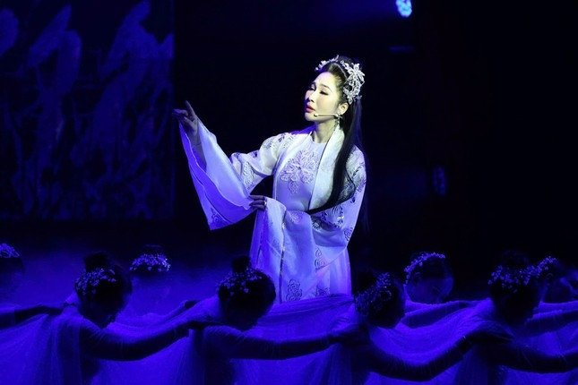 NSƯT Như Huỳnh nỗ lực giữ gìn, phát huy nghệ thuật cải lương.