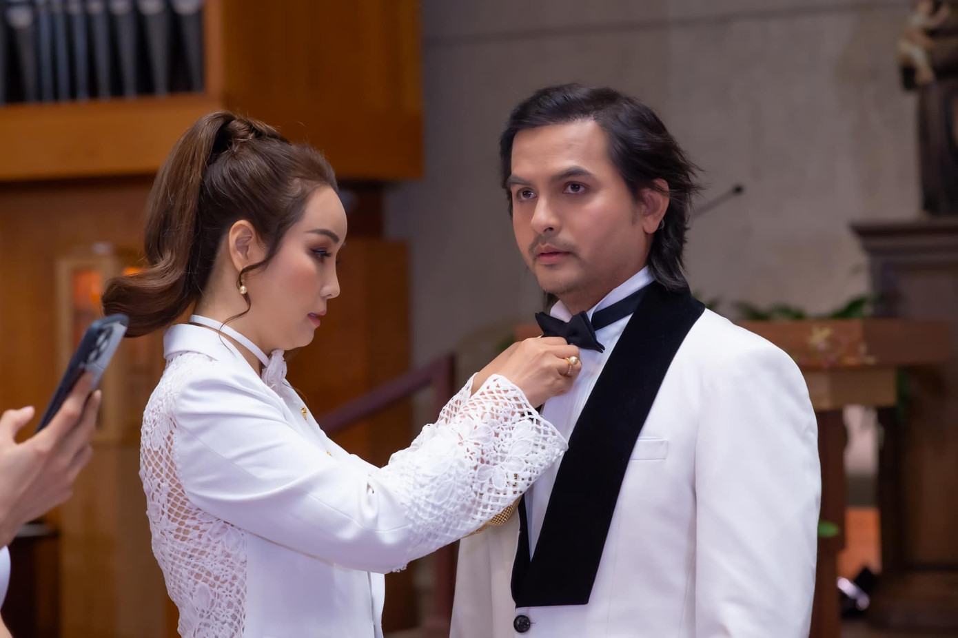 Mai Thu Huyền chia sẻ nhiều ảnh hậu trường, kỷ niệm quay phim chung với Đức Tiến.