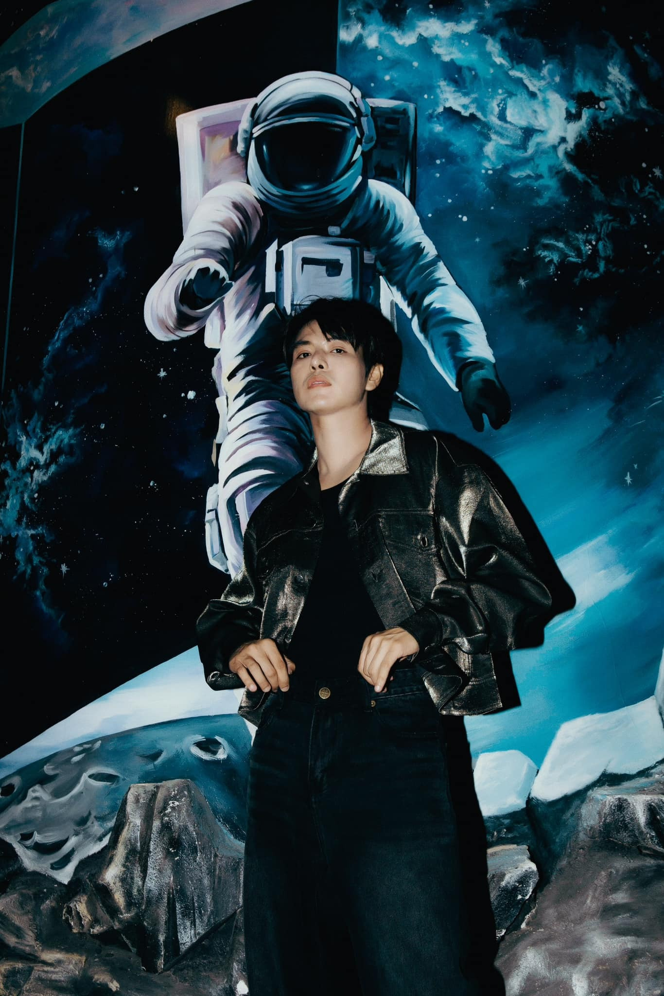 Nhạc sĩ Hiếu cấm Noo Phước Thịnh hát loạt bản hit. Nhạc sĩ Hiếu cấm Noo Phước Thịnh hát loạt bản hit.