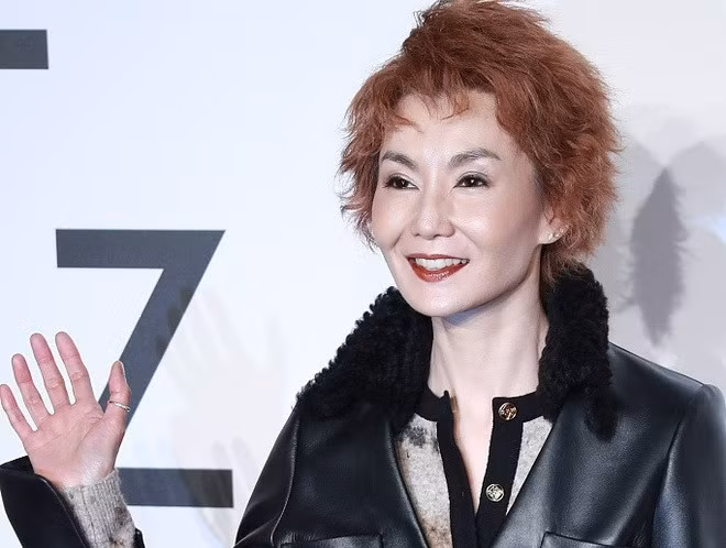 Trải qua thời xuân sắc, Trương Mạn Ngọc hiện sống một mình. Chia sẻ với báo chí Trung Quốc, hàng xóm nói cô ít bạn bè, người thân, thái độ lạnh lùng với những người nhận ra cô là minh tinh. Nhìn ảnh hiện tại với thời xuân sắc, khán giả khá tiếc nuối nhan sắc của "người con gái khiến Lương Triều Vỹ suýt phản bội Lưu Gia Linh", dù biết quy luật thời gian khó tránh.