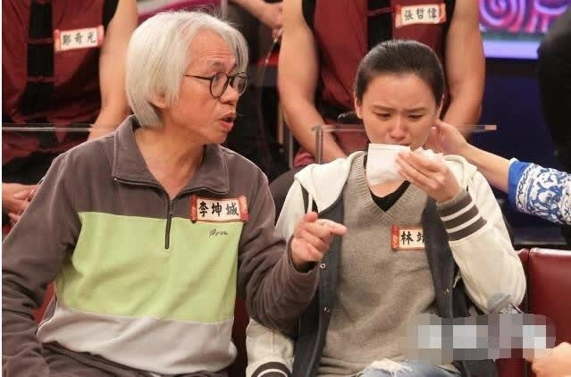 Lâm Tĩnh Ân khóc trên sóng truyền hình vì bị đàm tiếu, gia đình từ mặt.