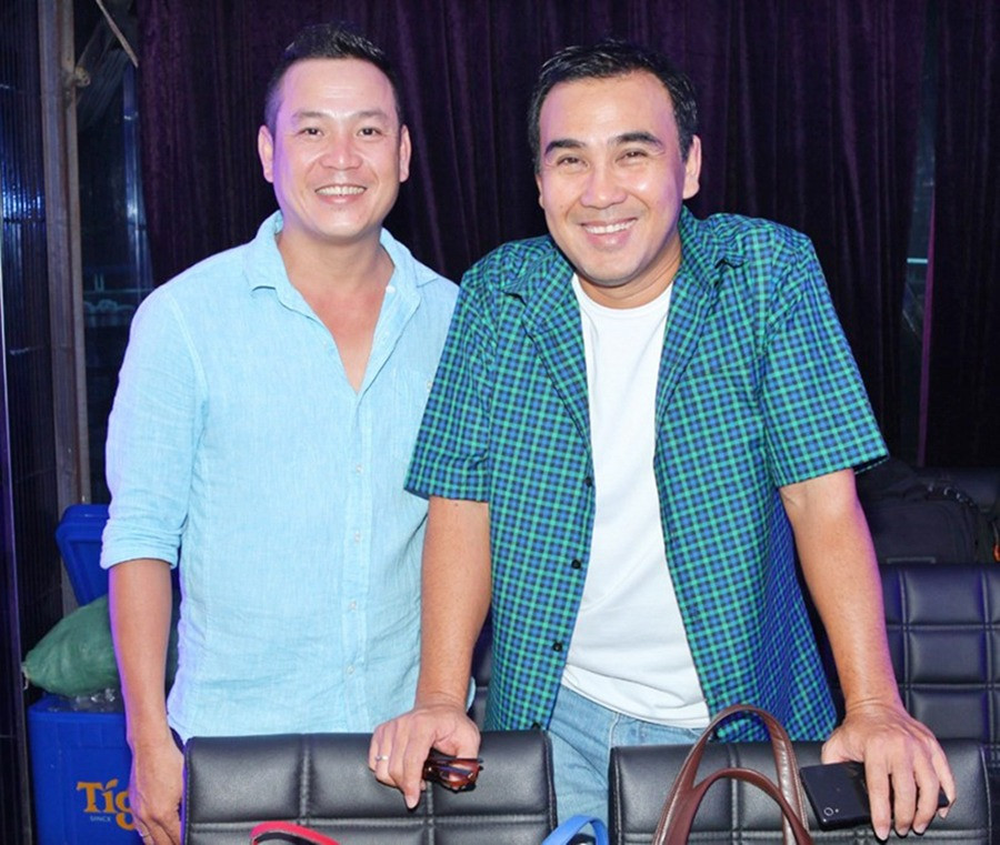 Đạo diễn Quyền Lộc và anh trai Quyền Linh. Đạo diễn Quyền Lộc và anh trai Quyền Linh.