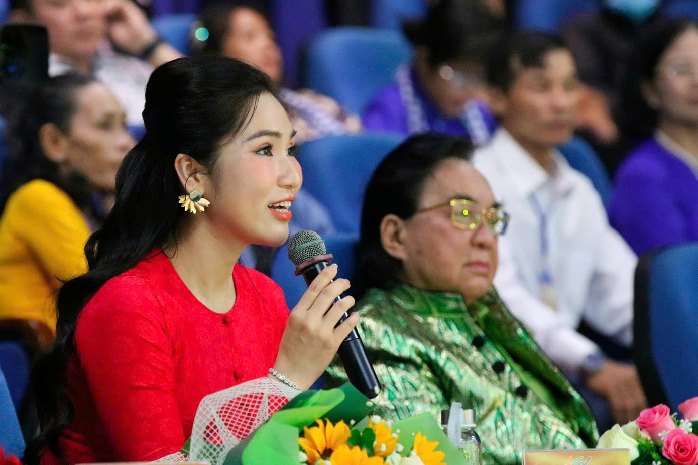 NSƯT Như Huỳnh và NSND Thanh Tuấn làm giám khảo chương trình Tài tử miệt vườn. NSƯT Như Huỳnh và NSND Thanh Tuấn làm giám khảo chương trình Tài tử miệt vườn.