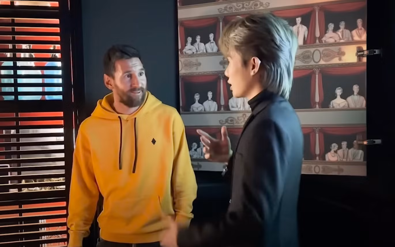 Hình ảnh Jack trò chuyện cùng Messi chiếm thời lượng 6 giây trong MV mới của nam ca sĩ.