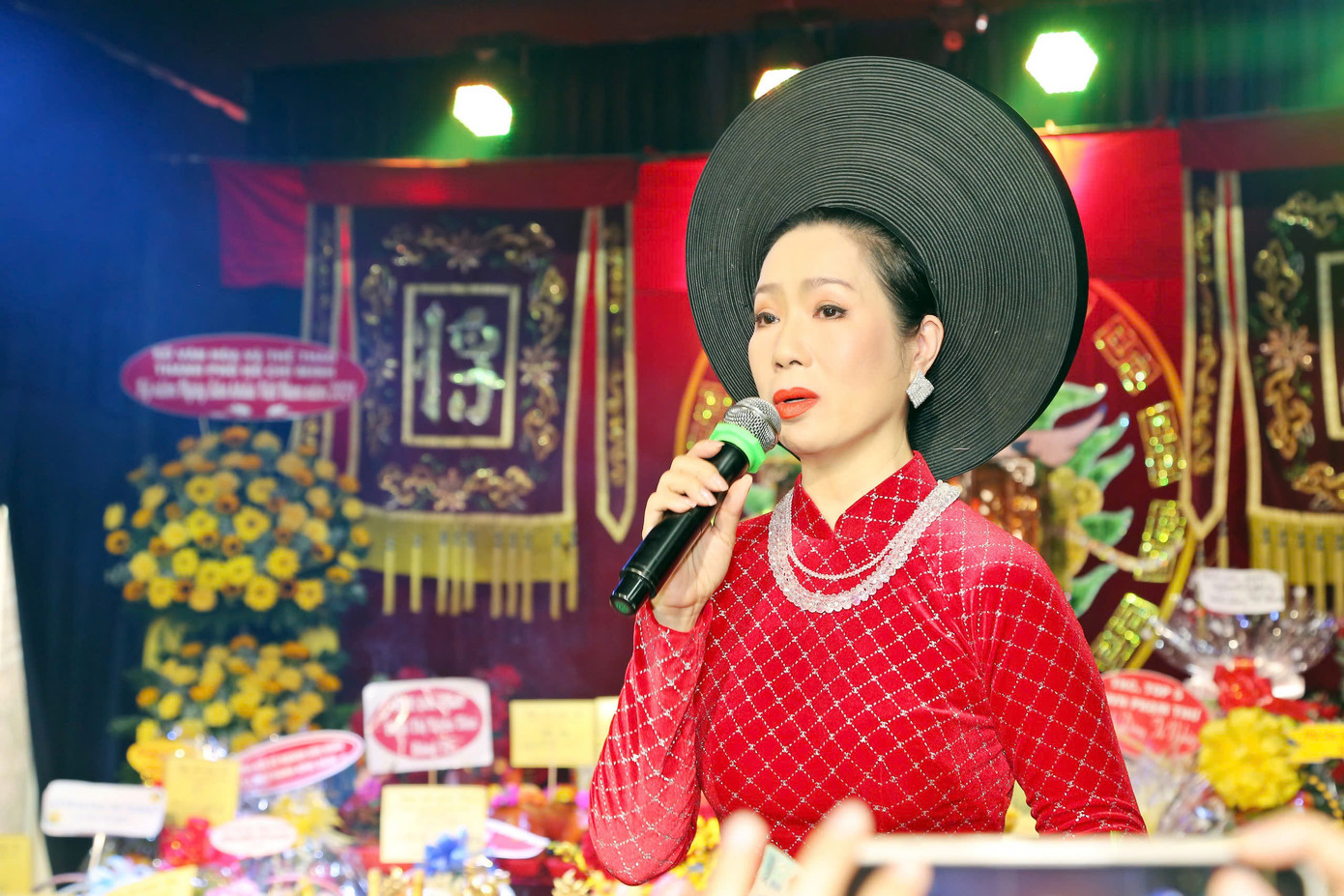 NSND Trịnh Kim Chi trong buổi giỗ Tổ sân khấu.