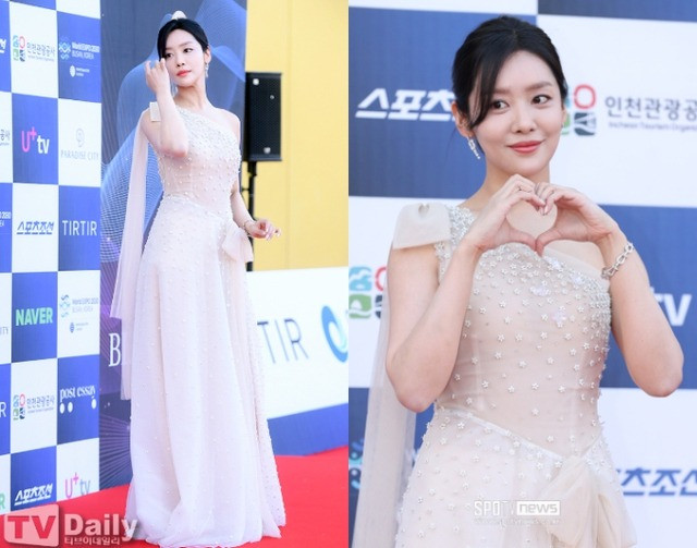 Cha Joo Young - diễn viên được netizen gọi là mỹ nhân táo bạo nhất The Glory - khác lạ với hình tượng nhẹ nhàng. Váy lệch vai giúp nữ diễn viên tôn vẻ đẹp gợi cảm, thanh lịch.