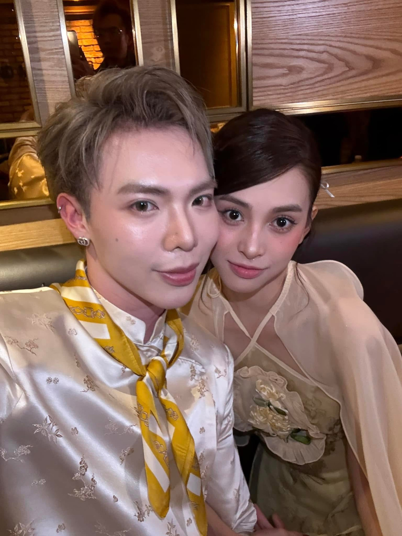 Hoa hậu Việt Nam 2018 bận rộn với chuỗi cinetour tại các tỉnh miền Tây. Hai ngày qua, Tiểu Vy và Erik viral trên mạng xã hội sau loạt ảnh thân thiết.