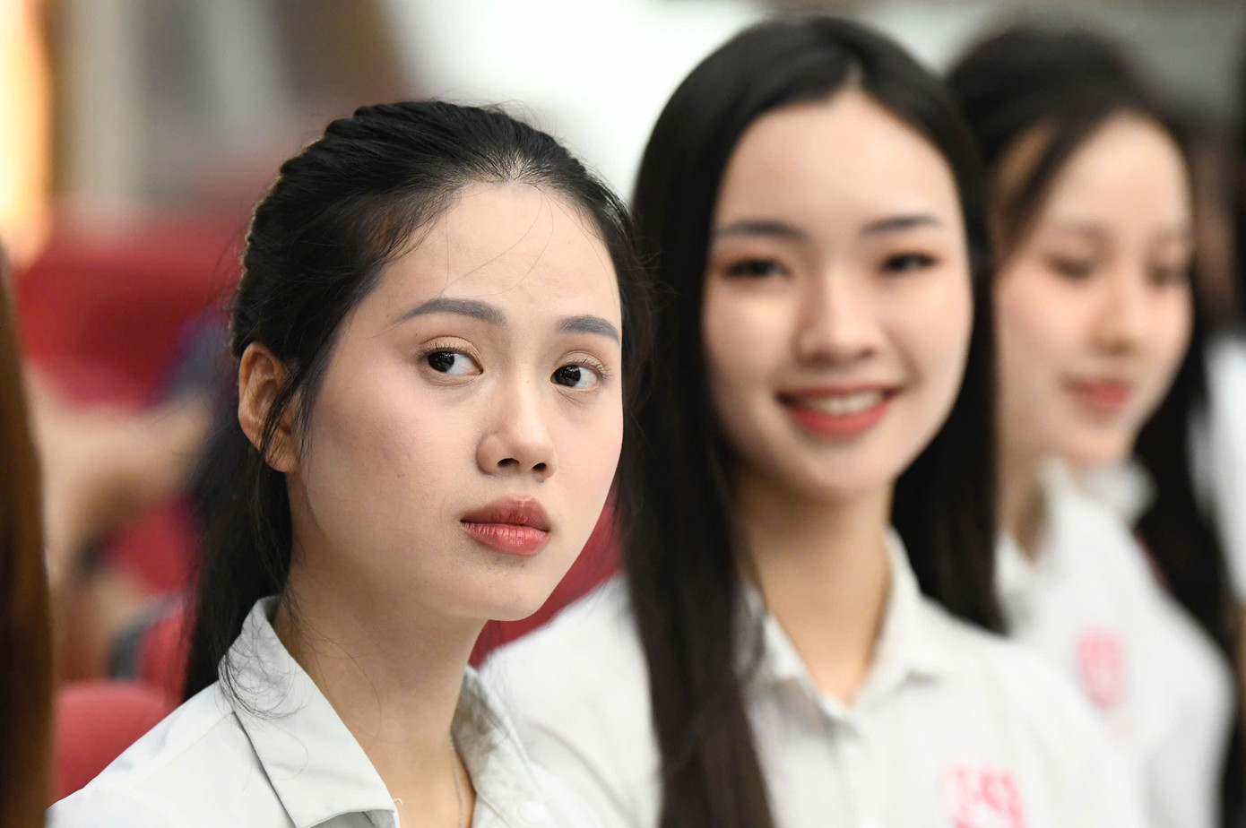 Sau quá trình rèn luyện, các cô gái ngày càng lộ rõ phong thái, chuẩn bị cho đêm chung khảo quan trọng diễn ra tối 20/4 tại Hà Nội. Người kế nhiệm cho Hoa hậu Thanh Thủy phải hội tụ đủ yếu tố Nhan sắc - Văn hóa - Trí tuệ và Cống hiến, tạo nên mùa giải thành công với chủ đề Rạng rỡ Việt Nam.