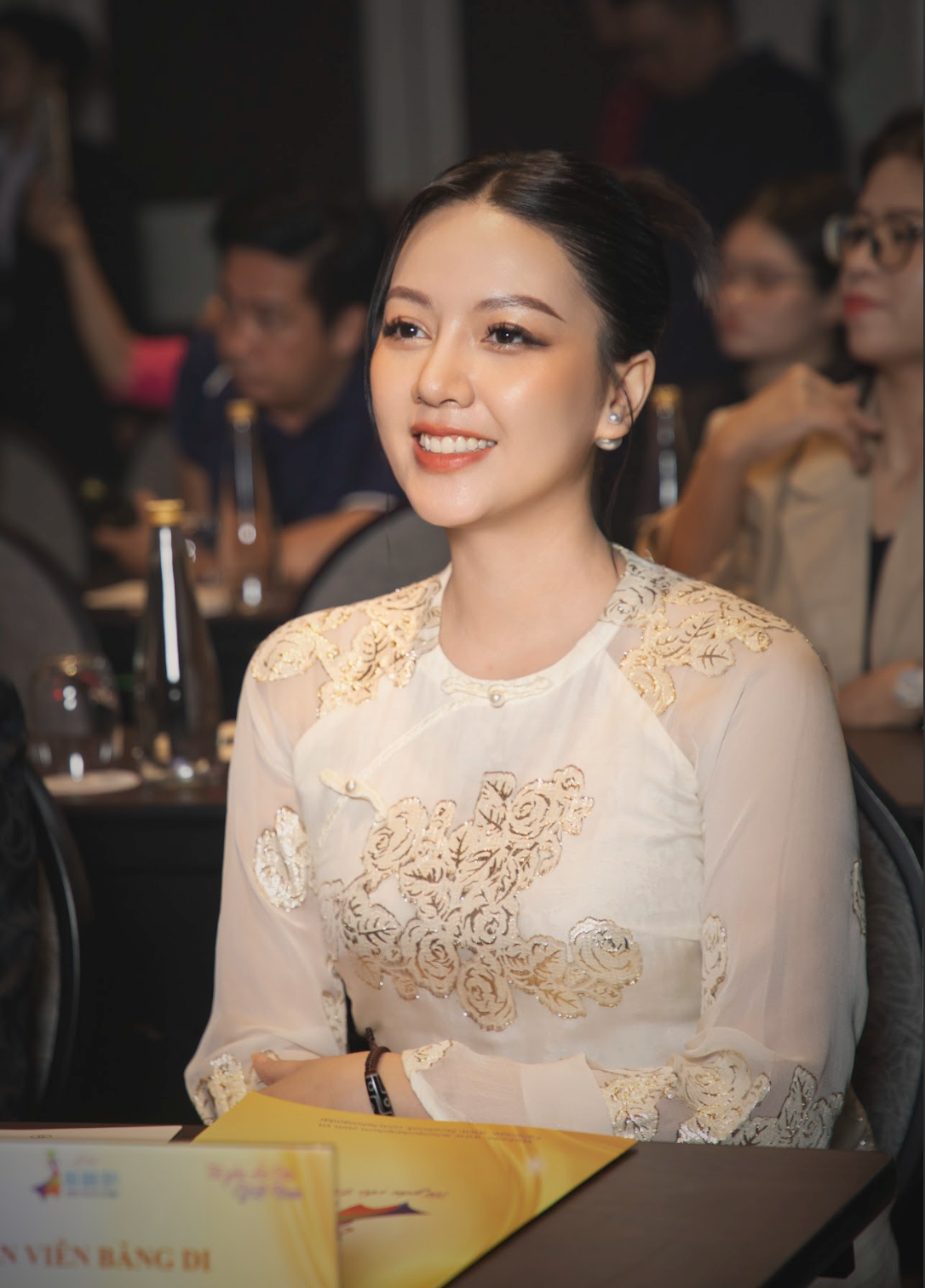 Tư Mắm của Đất rừng phương Nam cho biết cô là người yêu áo dài, luôn đầu tư trang phục truyền thống của Việt Nam mỗi khi có dịp. Những năm qua, cô theo dõi thông tin về lễ hội áo dài và ấn tượng với ý nghĩa của chương trình. "Tôi vinh dự khi được trao cơ hội này. Với vai trò đại sứ, tôi sẽ đồng hành cùng nhiều hoạt động của lễ hội và tích cực quảng bá hình ảnh tà áo dài Việt Nam", nữ diễn viên chia sẻ thêm.