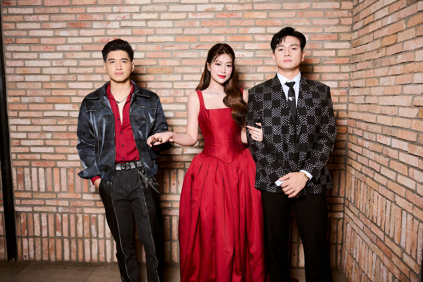 Trong phim Tết của Thu Trang, Thiên Ân có hai cái kết. Nữ đạo diễn khéo léo khi để Thiên Ân thành đôi với cả Ma Ran Đô và Lê Xuân Tiền (mỗi rạp phim sẽ có cái kết khác nhau).