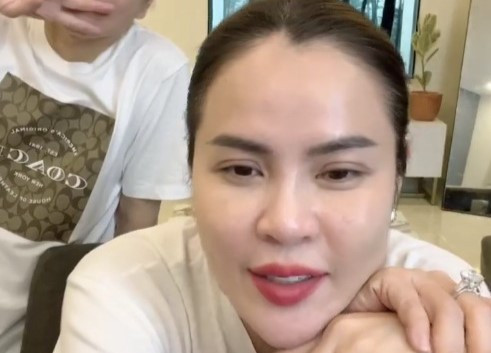 Phương Lê sẽ bị xử lý vì ồn ào trên livestream. Phương Lê sẽ bị xử lý vì ồn ào trên livestream.