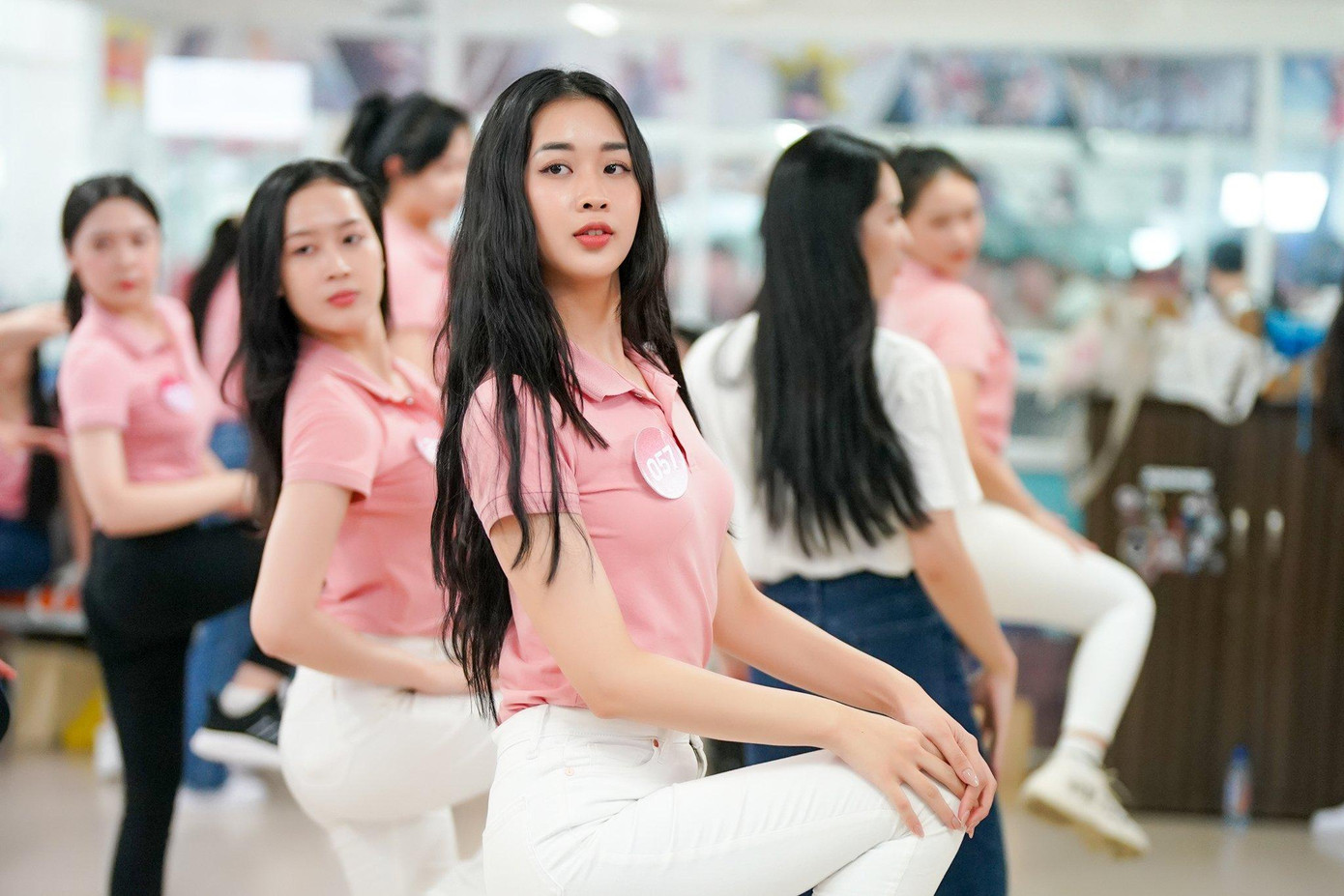 Sau quá trình tập luyện, thí sinh Hoa hậu Việt Nam chuẩn bị bước vào phần thi Người đẹp Tài năng, sau đó là phỏng vấn mặt mộc và phỏng vấn kín với ban giám khảo. Phần thể hiện của các cô gái trên sân khấu đêm chung khảo quyết định ai bước tiếp vào vòng chung kết, tỏa sáng ở phần thi Người đẹp nhân ái và ở đêm chung kết.