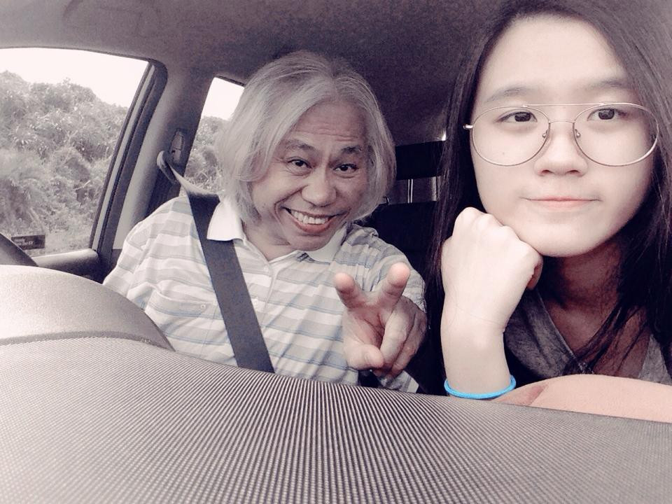 Ngày 10/4, ET Today đưa tin nhạc sĩ Lý Khôn Thành qua đời sau thời gian chống chọi ung thư trực tràng di căn gan và xương. Ông nằm viện 7 tháng trước khi qua đời. Nam nhạc sĩ để lại toàn bộ tài sản cho bạn gái Lâm Tĩnh Ân - người từ bỏ gia đình, bỏ học để đến với người tình hơn 40 tuổi, tạo nên mối tình ông - cháu gây chấn động dư luận xã hội.