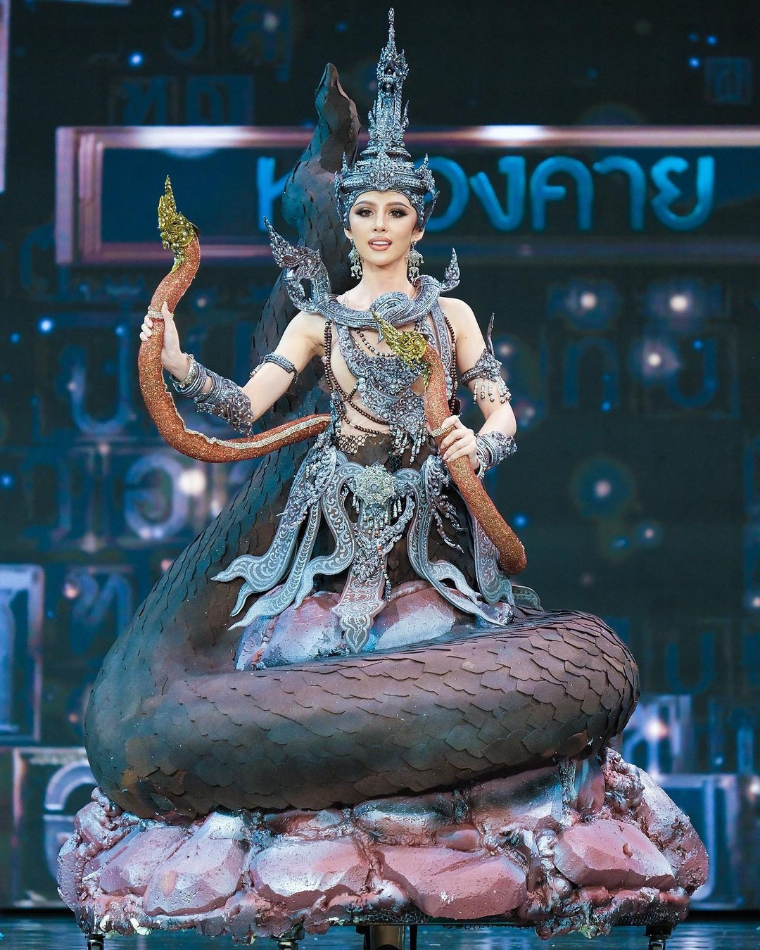 Một số trang phục độc đáo khác hy vọng giật giải tại Hoa hậu Hòa bình Thái Lan năm nay.