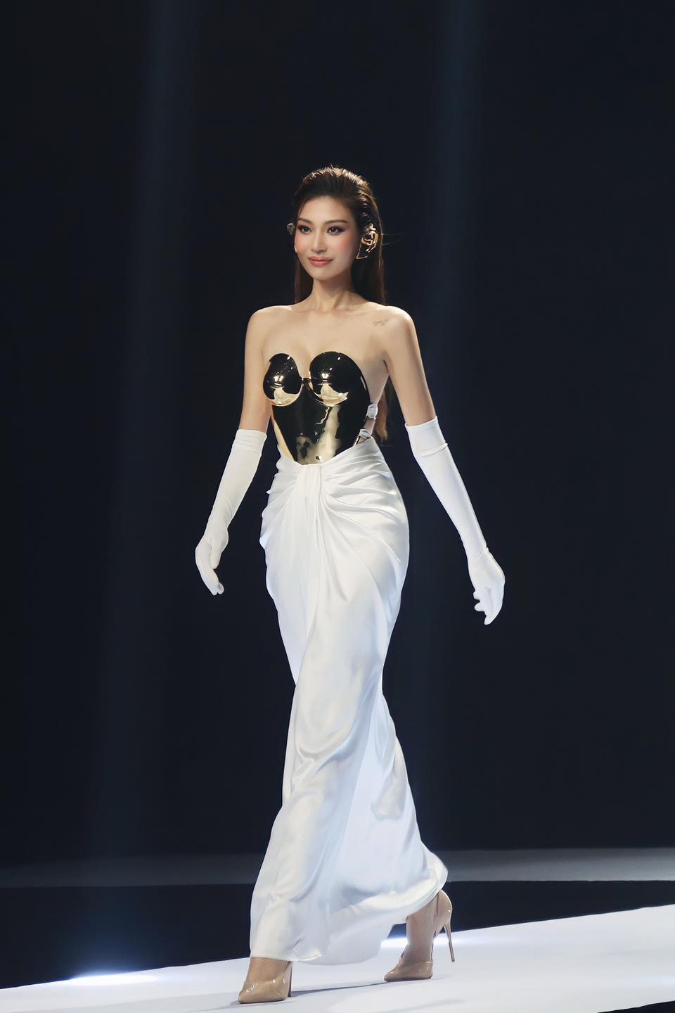 Những gương mặt quen thuộc tìm đến chương trình để hâm nóng tên tuổi. Những gương mặt quen thuộc tìm đến chương trình để hâm nóng tên tuổi.