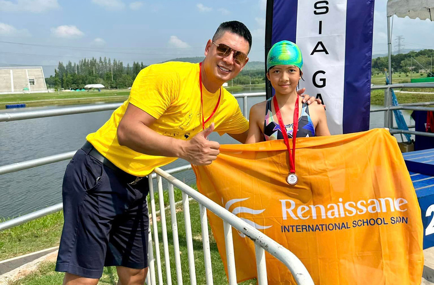 Bình Minh và con gái tại cuộc thi của FOBISIA.