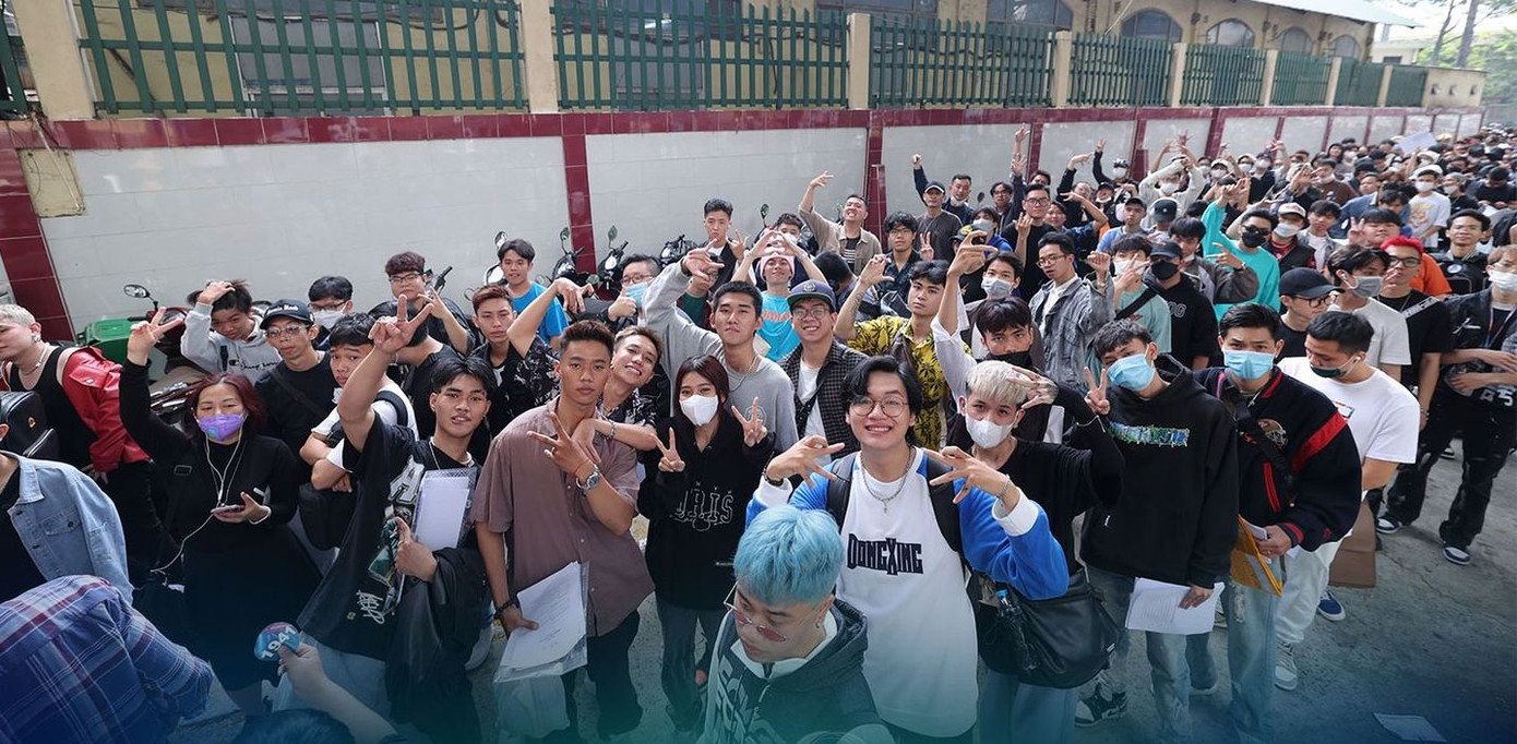 Thí sinh xếp hàng đông nghẹt tại địa điểm casting Rap Việt mùa 3. Ảnh: BTC.