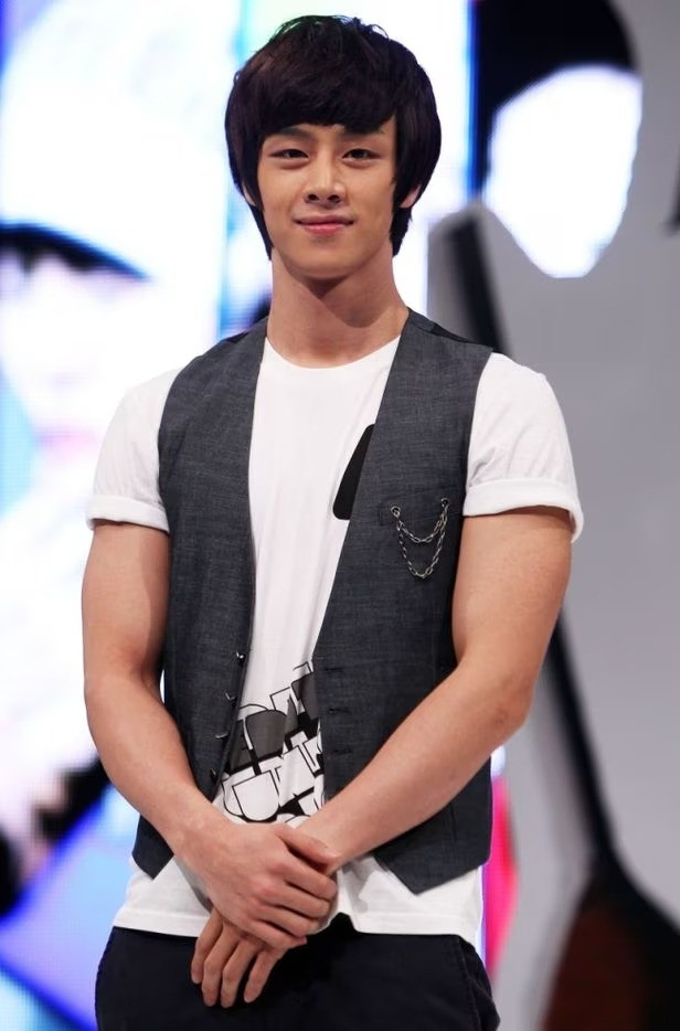 Chung Lim thời gian dài được ví là phiên bản nam của Kim Tae Hee.