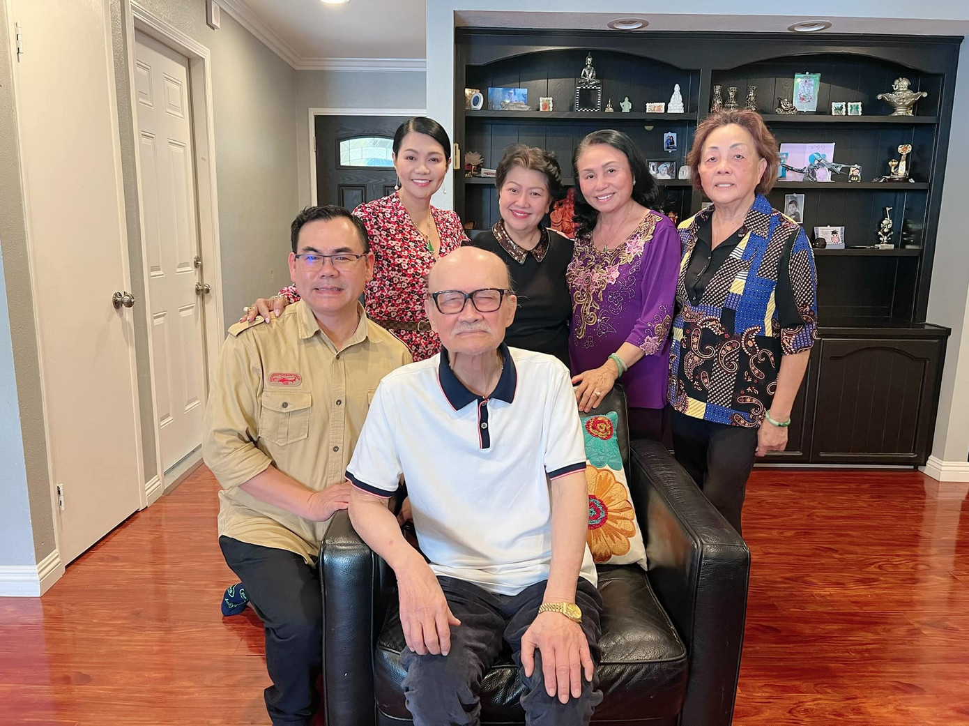 NSƯT Ngọc Huyền trong lần đến thăm NSND Diệp Lang. NSƯT Ngọc Huyền trong lần đến thăm NSND Diệp Lang.