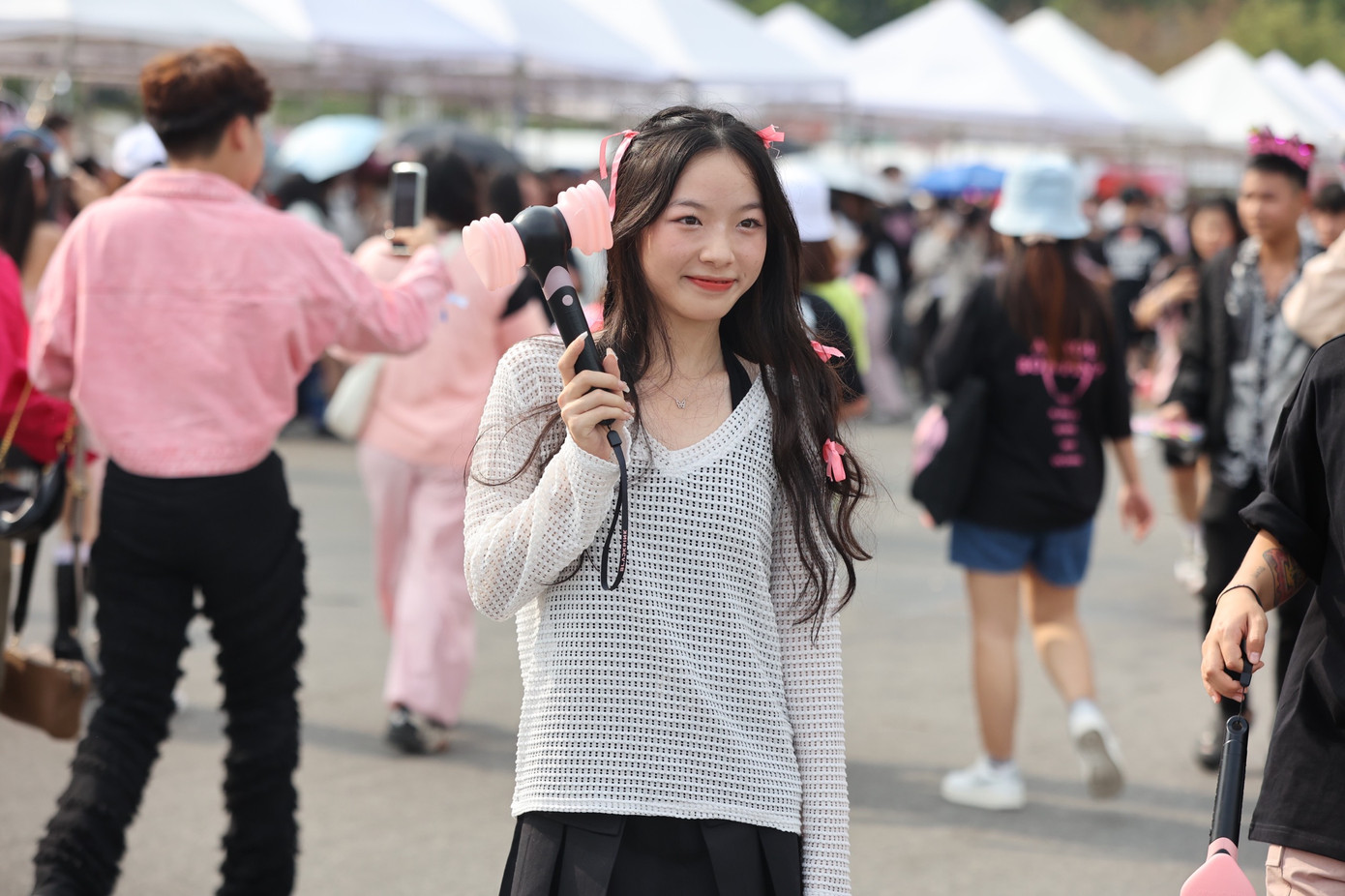 Hội chị em lên đồ xem show BlackPink ngày 29/7. Ảnh: Trọng Tài.