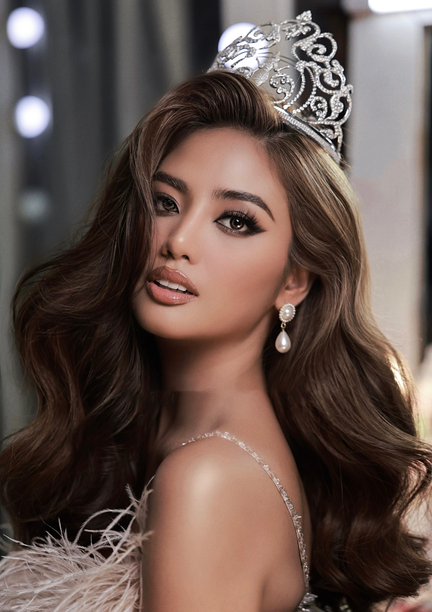 Phong cách trang điểm của Hoa hậu liên lục địa 2021 Cindy Obeñita trong lần sang Việt Nam trao sash cho Lê Nguyễn Bảo Ngọc đại diện Việt Nam tại Miss Intercontinental 2022.