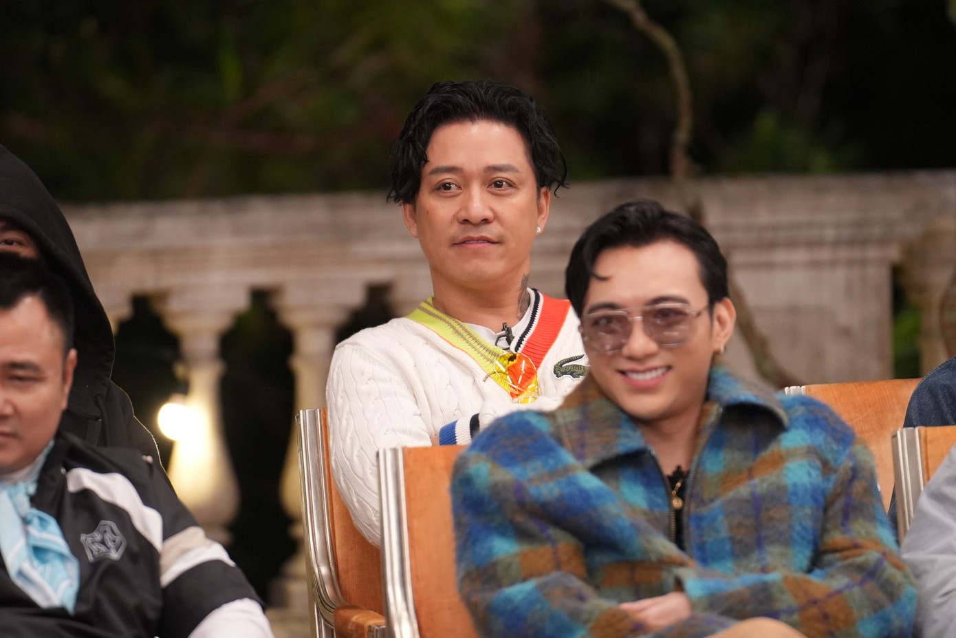 Nhà Trẻ đổi chiến lược sau khi Hà Lê ra về, trong khi Tuấn Hưng đi vào vết xe đổ của đội Tiến Luật ở Công diễn 3. Nhà Trẻ đổi chiến lược sau khi Hà Lê ra về, trong khi Tuấn Hưng đi vào vết xe đổ của đội Tiến Luật ở Công diễn 3.