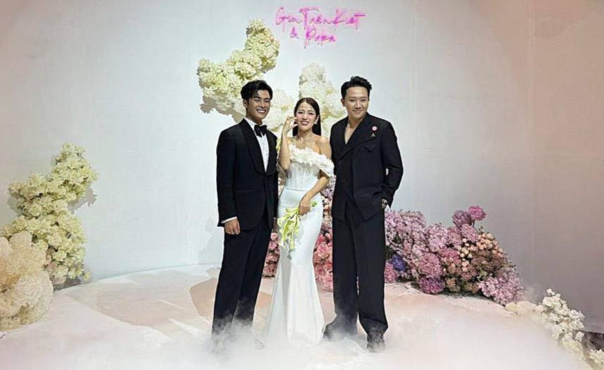 Tối 6/11, Puka và Gin Tuấn Kiệt tổ chức tiệc cưới tại TPHCM. Cô dâu diện váy trắng với họa tiết 3D nổi bật phần ngực. Chú rể diện vest đen thanh lịch. Trước đó, cặp diễn viên tổ chức lễ trao nhẫn, thề nguyện tại bãi biển Bãi Dài, Cam Lâm, Khánh Hòa. Nhiều sao Việt không đi Khánh Hòa, trong đó có Trấn Thành có mặt trong tiệc chúc mừng cặp diễn viên.