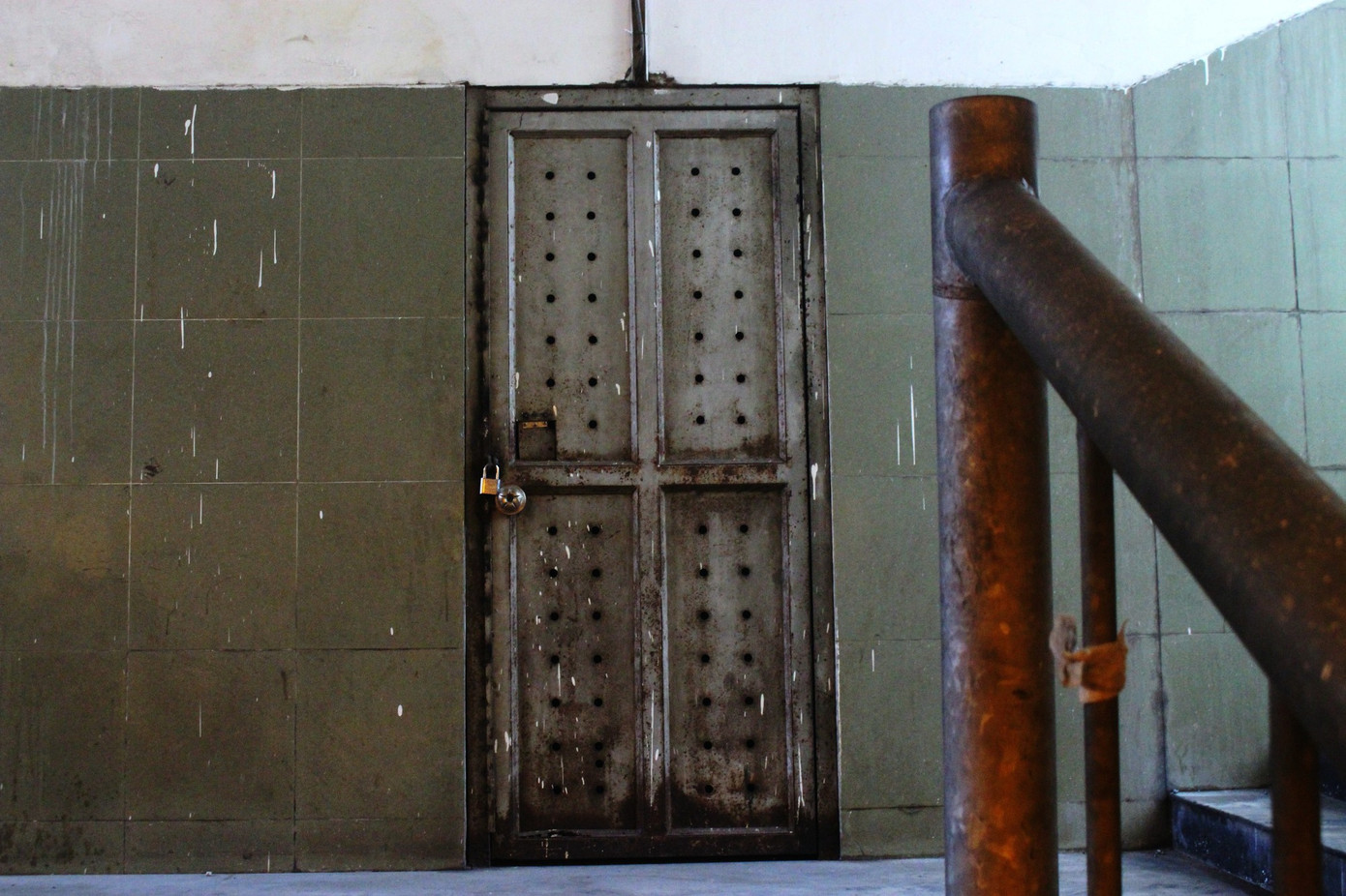 Nhiều hạng mục bị hoen gỉ. Ảnh: Chinh Hoàng Nhiều hạng mục bị hoen gỉ. Ảnh: Chinh Hoàng