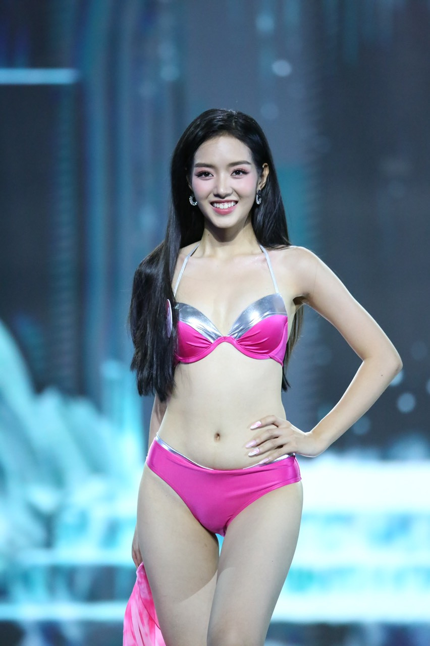 Thí sinh Trần Lê Mai Chi có chiều cao 1,68 m, nặng 48 kg. Cô có số đo ba vòng 77-57-93. Thí sinh Trần Lê Mai Chi có chiều cao 1,68 m, nặng 48 kg. Cô có số đo ba vòng 77-57-93.