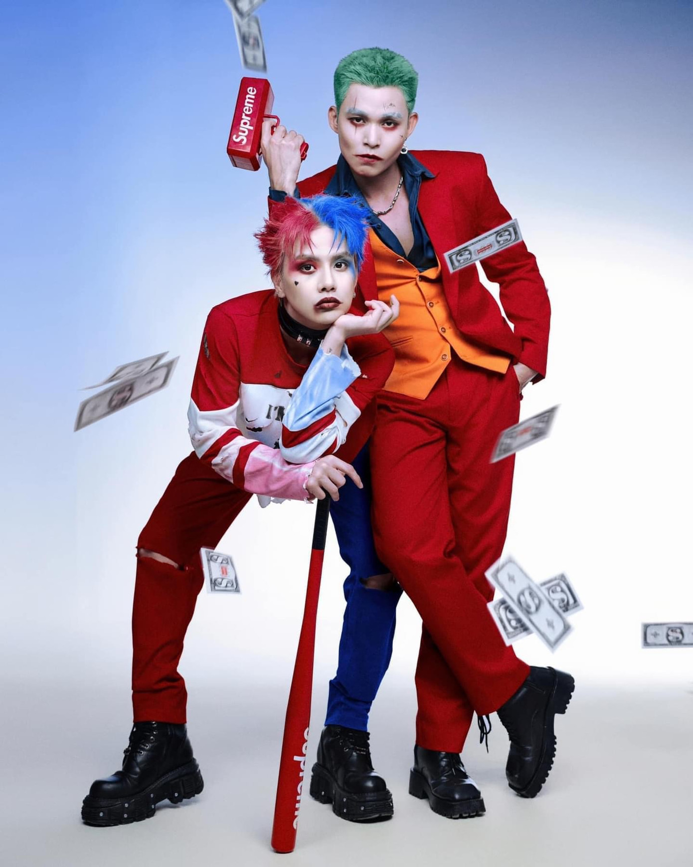 Duy Khánh trước đó hợp tác cùng Jun Phạm trong bộ ảnh hóa trang thành bộ đôi Joker - Harley Quiin, ác nhân nổi tiếng của Vũ trụ Điện ảnh DC.