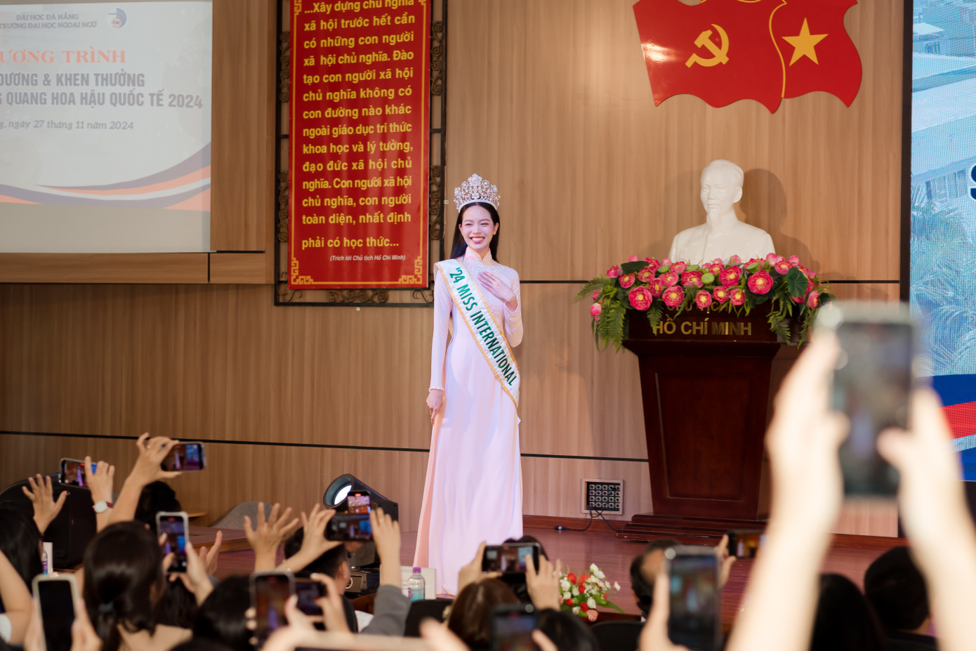 Hoa hậu Thanh Thủy dự Lễ tuyên dương và khen thưởng sinh viên Huỳnh Thị Thanh Thủy theo lời mời của Trường Đại học Ngoại ngữ - Đại học Đà nẵng. Chương trình nhằm ghi nhận và chúc mừng Thanh Thủy đạt thành tích cao nhất ở cuộc thi Hoa hậu Quốc tế. Tại buổi lễ, hoa hậu sinh năm 2022 được nhận định là niềm tự hào của nhà trường và thành phố Đà Nẵng.