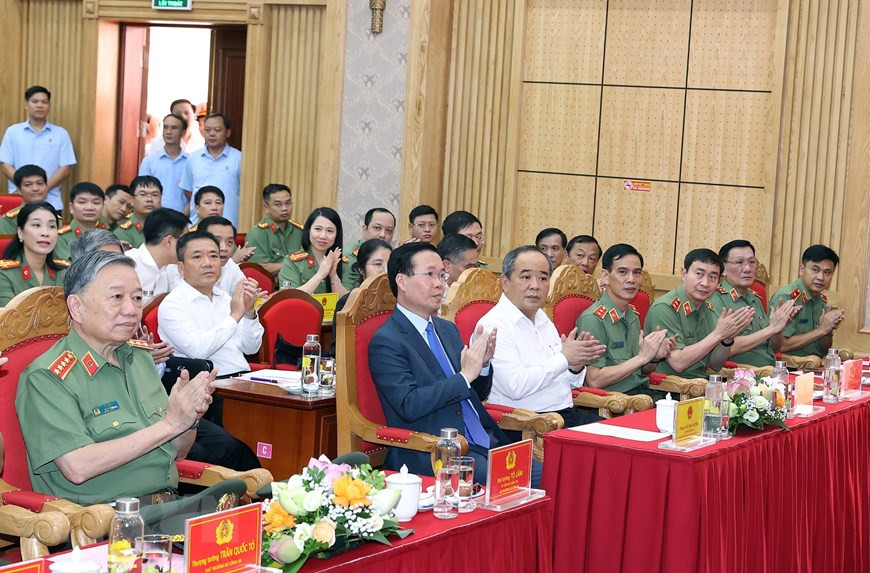 Chủ tịch nước Võ Văn Thưởng cùng các đại biểu tại buổi làm việc với Cục An ninh chính trị nội bộ. Ảnh: Thống Nhất/TTXVN.