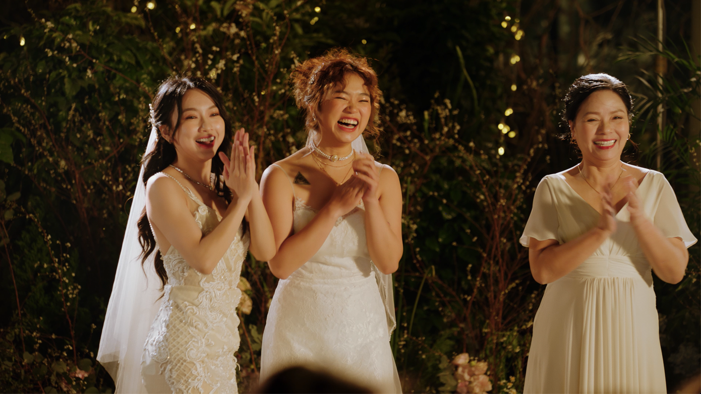 Hình ảnh những đôi vợ chồng trong MV Em đồng ý của Đức Phúc được nhiều người đồng cảm.