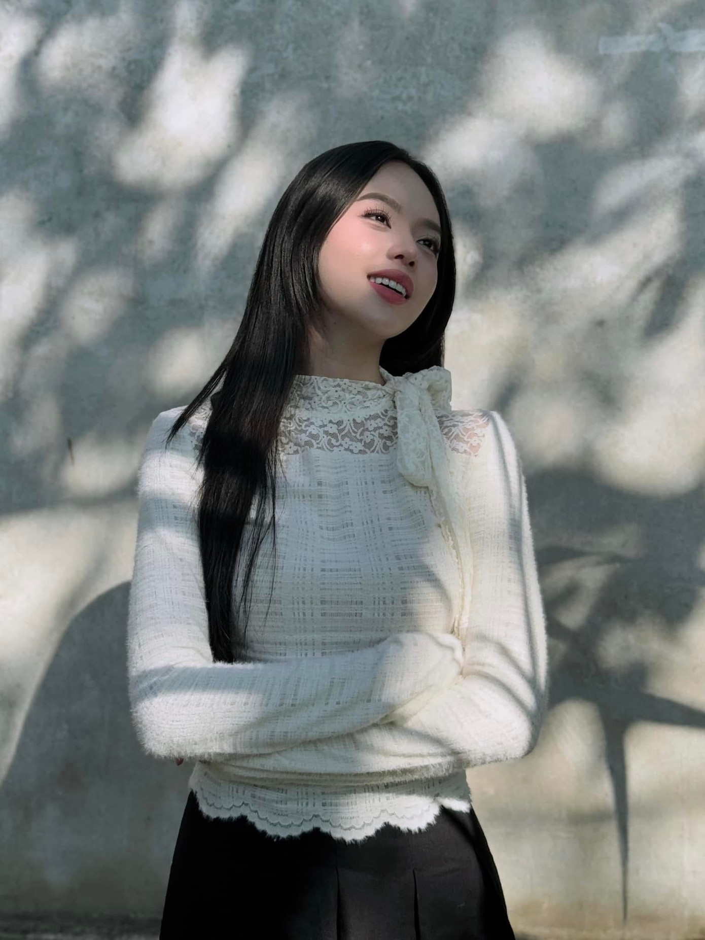 Trước khi trở lại công việc, Thanh Thủy tranh thủ đăng loạt ảnh trong ngày cuối nghỉ Tết Ất Tỵ. &quot;Mùng 5 còn chăm đăng hình&quot;, đương kim Hoa hậu Việt Nam viết trên trang cá nhân.