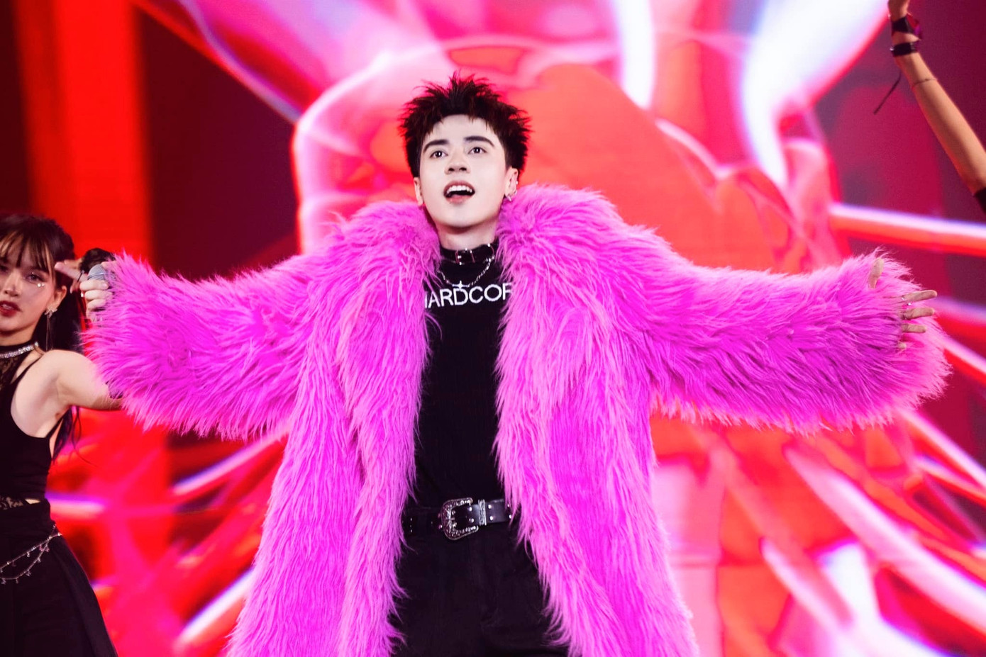 Quang Hùng MasterD được nhiều khán giả chú ý sau show Anh trai say hi. Quang Hùng MasterD được nhiều khán giả chú ý sau show Anh trai say hi.