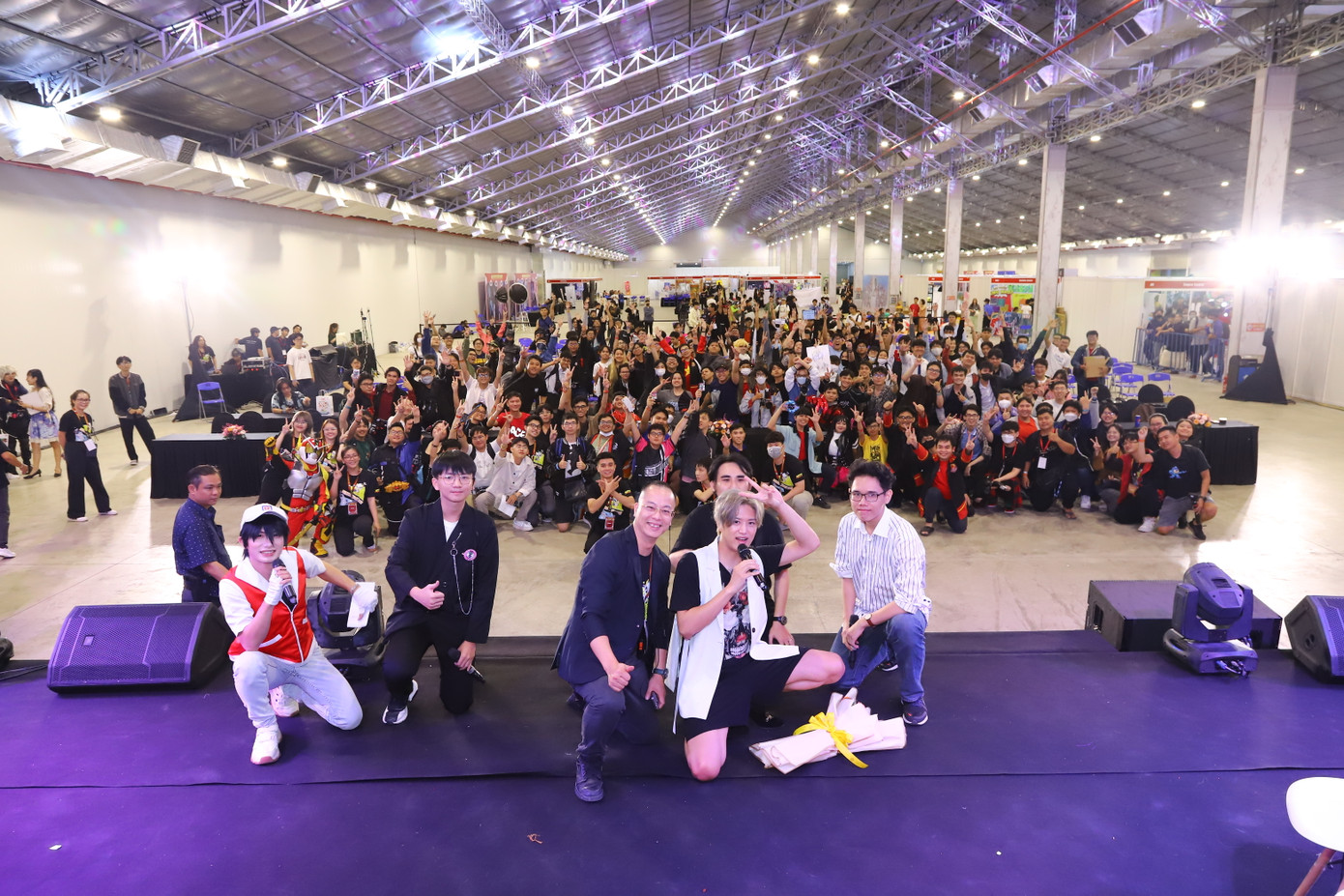 Masahiro Inoue giao lưu với người hâm mộ Việt tại sự kiện Manga Comic Con Việt Nam 2023. Masahiro Inoue giao lưu với người hâm mộ Việt tại sự kiện Manga Comic Con Việt Nam 2023.