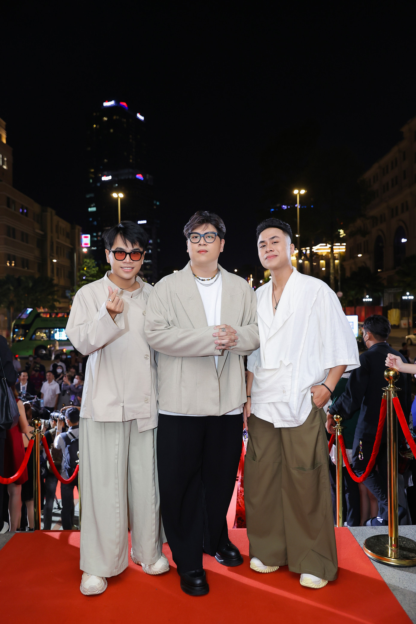 Nhóm DTAP dự thảm đỏ với phong cách cá tính. 2022 được xem là năm thành công của nhóm producer khi ca khúc See tình của Hoàng Thùy Linh được nhiều ca sĩ, giới trẻ khắp châu Á cover. Nhóm DTAP dự thảm đỏ với phong cách cá tính. 2022 được xem là năm thành công của nhóm producer khi ca khúc See tình của Hoàng Thùy Linh được nhiều ca sĩ, giới trẻ khắp châu Á cover.