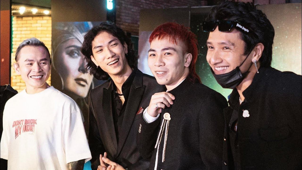 Thành Draw và 16 Typh (ngoài cùng bên phải) từng thân thiết sau Rap Việt. Thành Draw và 16 Typh (ngoài cùng bên phải) từng thân thiết sau Rap Việt.