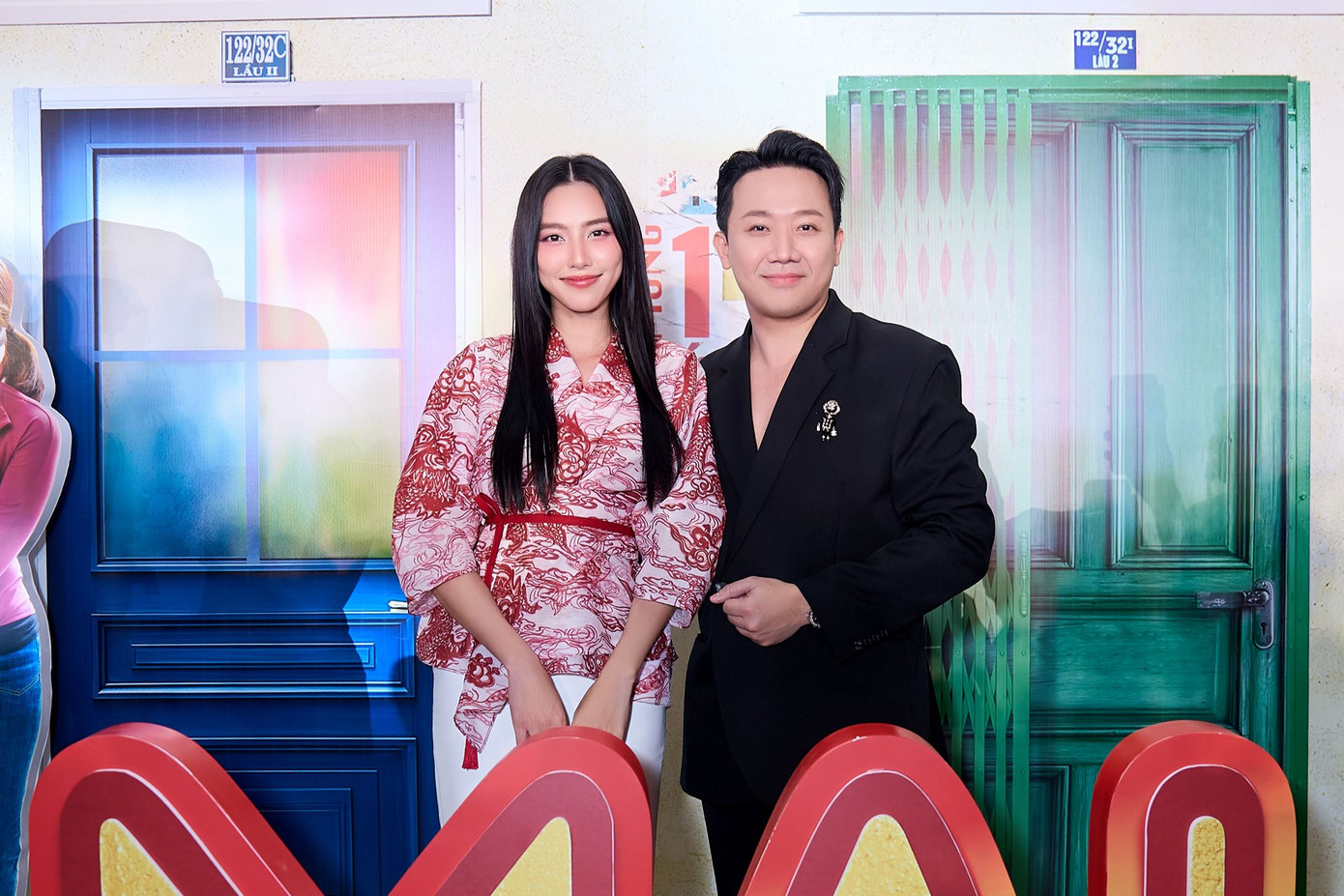 Thùy Tiên chọn trang phục mang hơi hướm Nhật Bản. Cách trang điểm đặc biệt giúp cô được chú ý tại sự kiện toàn sao.