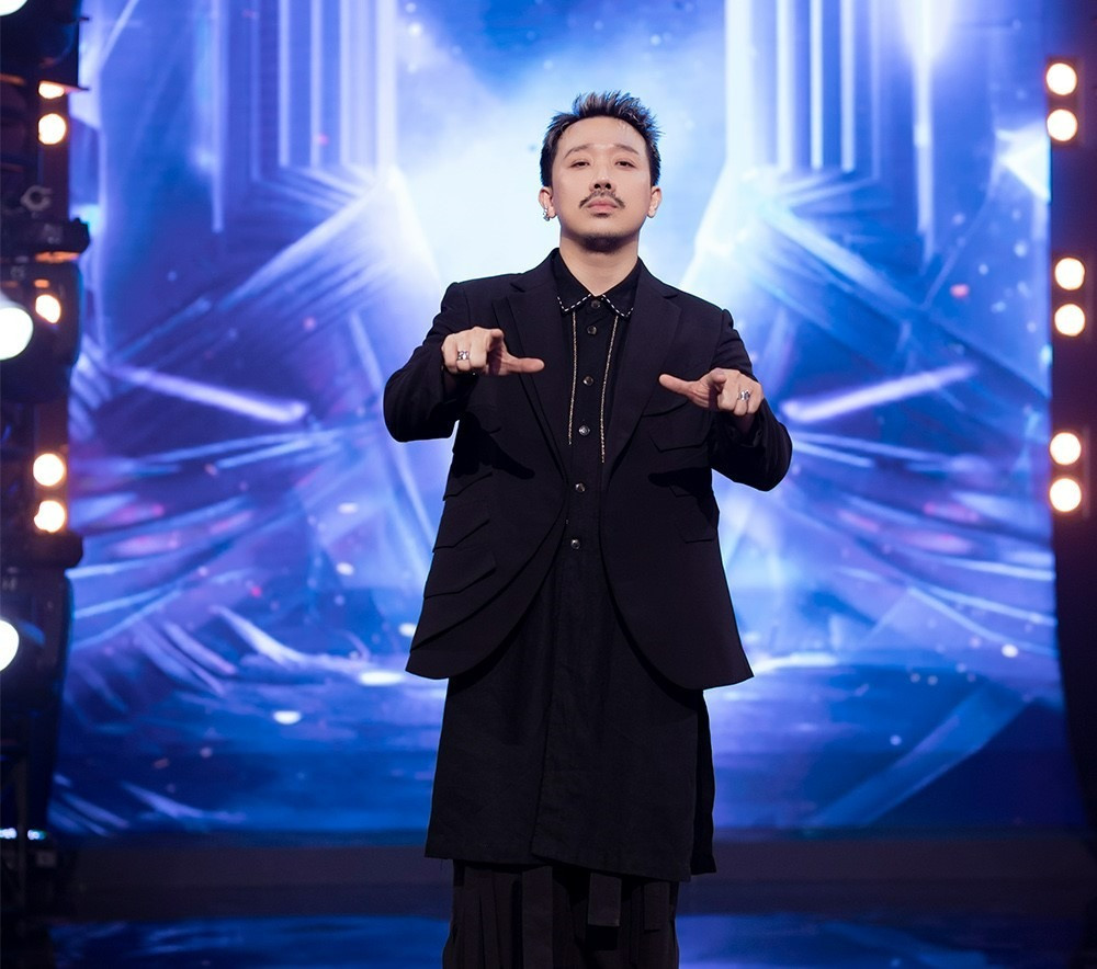 Trấn Thành không ít lần vạ miệng khi làm MC. Trấn Thành không ít lần vạ miệng khi làm MC.