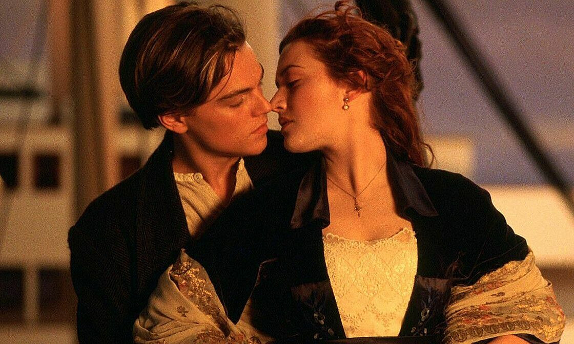 Titanic có nhiều cảnh quay mang tính biểu tượng. Titanic có nhiều cảnh quay mang tính biểu tượng.