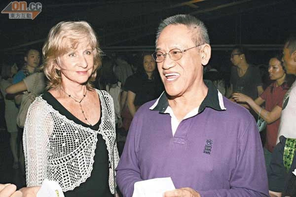 Ngô Diệu Hán và vợ người Anh. Ngô Diệu Hán và vợ người Anh.