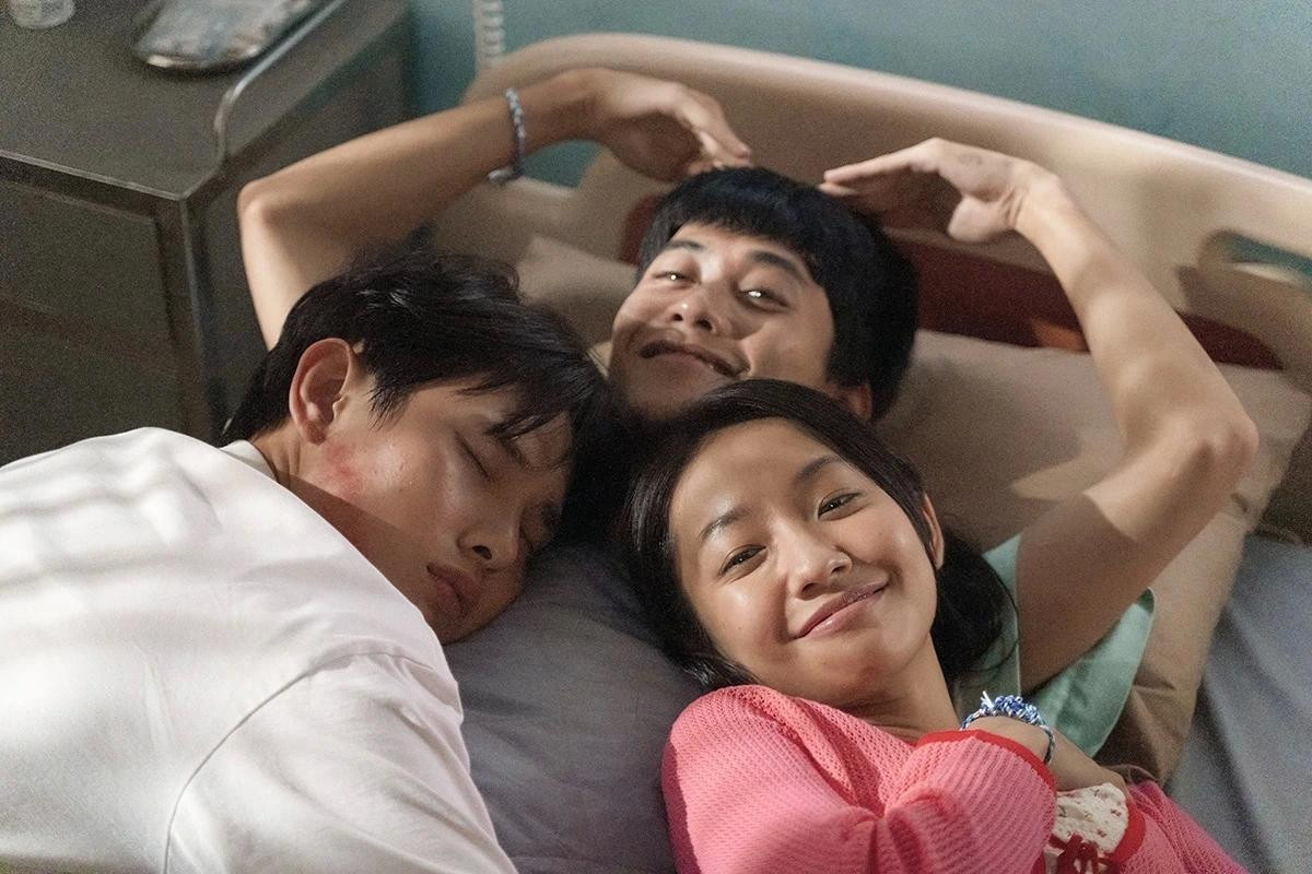 Út Lan: Oán linh giữ của (ảnh trên) và Điều ước cuối cùng không cạnh tranh nổi bom tấn Thế giới khủng long.