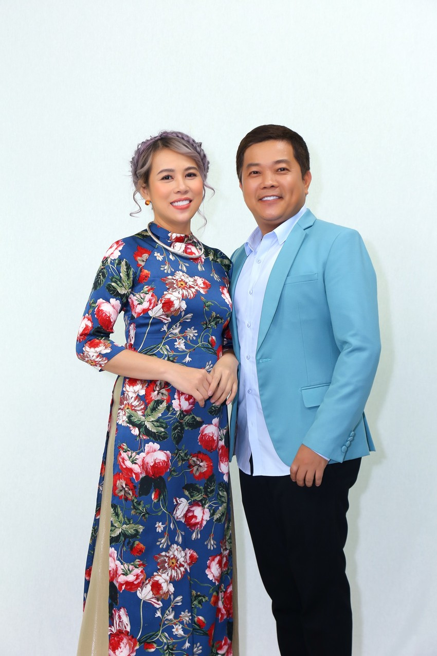 Cặp diễn viên Nụ cười mới quyết định ly hôn sau 11 năm chung sống. Cặp diễn viên Nụ cười mới quyết định ly hôn sau 11 năm chung sống.