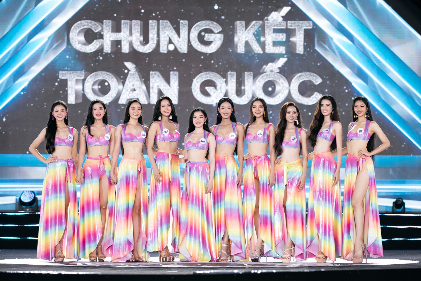 Đêm chung kết Miss World Vietnam 2023 tìm ra người chiến thắng là Huỳnh Trần Ý Nhi, cùng hai Á hậu Huỳnh Minh Kiên và Đào Thị Hiền. Kết quả trên được cho là khá vừa vặn, đúng với dự đoán của nhiều khán giả. Tuy nhiên, một số người hâm mộ sắc đẹp tiếc nuối khi thí sinh được đánh giá là mạnh, chiều cao ấn tượng và hình thể đẹp nhất là Bùi Khánh Linh chỉ dừng chân ở top 5. Đêm chung kết Miss World Vietnam 2023 tìm ra người chiến thắng là Huỳnh Trần Ý Nhi, cùng hai Á hậu Huỳnh Minh Kiên và Đào Thị Hiền. Kết quả trên được cho là khá vừa vặn, đúng với dự đoán của nhiều khán giả. Tuy nhiên, một số người hâm mộ sắc đẹp tiếc nuối khi thí sinh được đánh giá là mạnh, chiều cao ấn tượng và hình thể đẹp nhất là Bùi Khánh Linh chỉ dừng chân ở top 5.